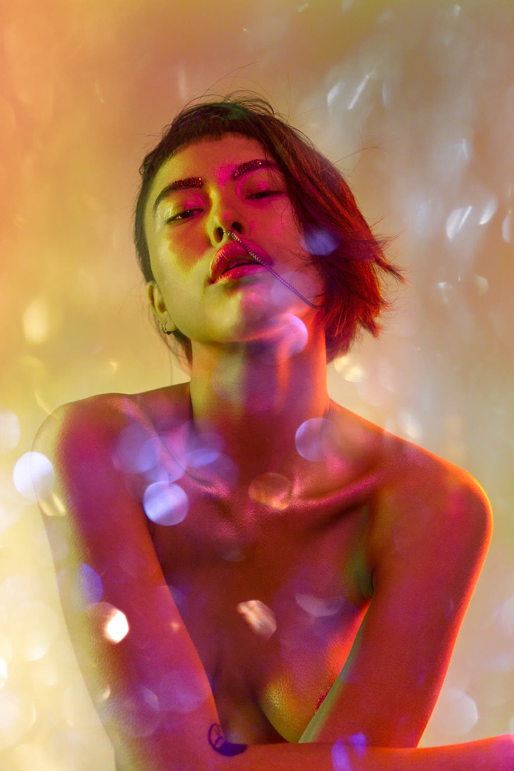 « Skindrop » editorial shooting. Model: Yuki, Philippe Witana & Mbali
Makeup by Kathryn Robbins Photography, Creative Direction and retouch by Olivier Hero Dressen
