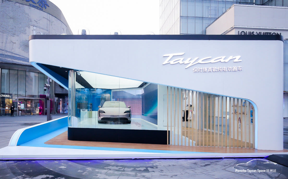 Porsche Taycan Space