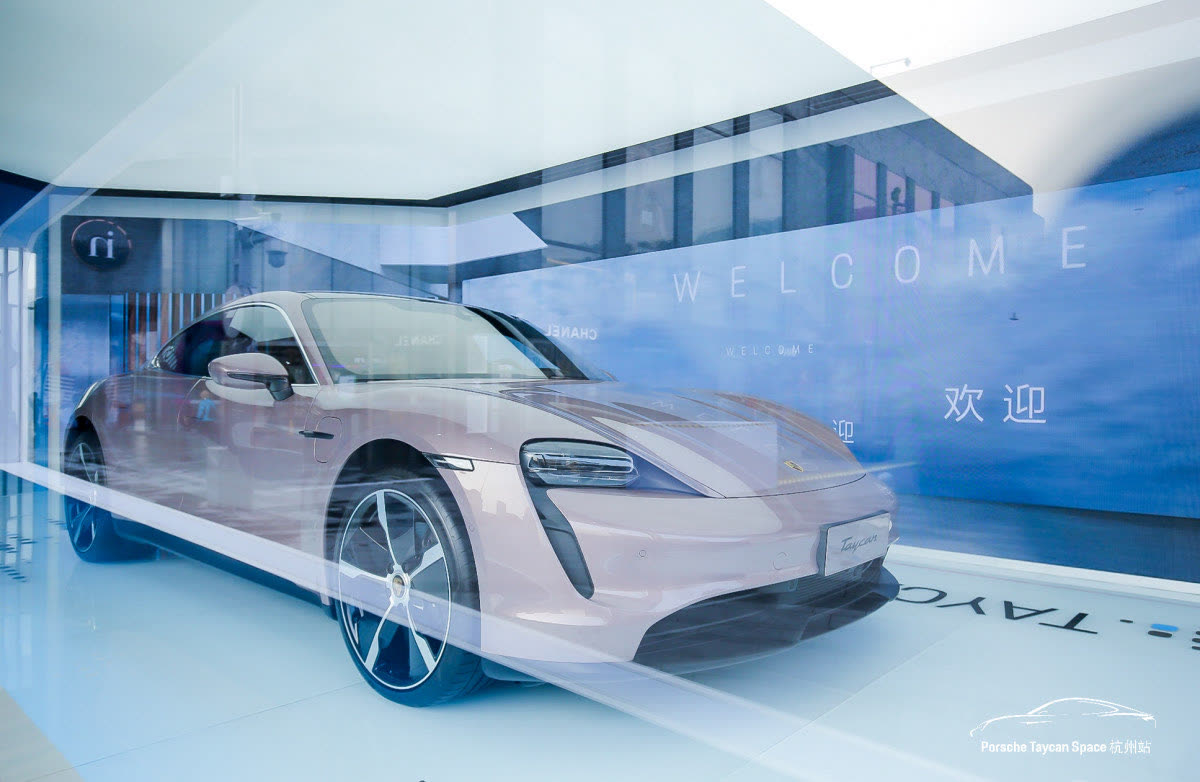 Porsche Taycan Space