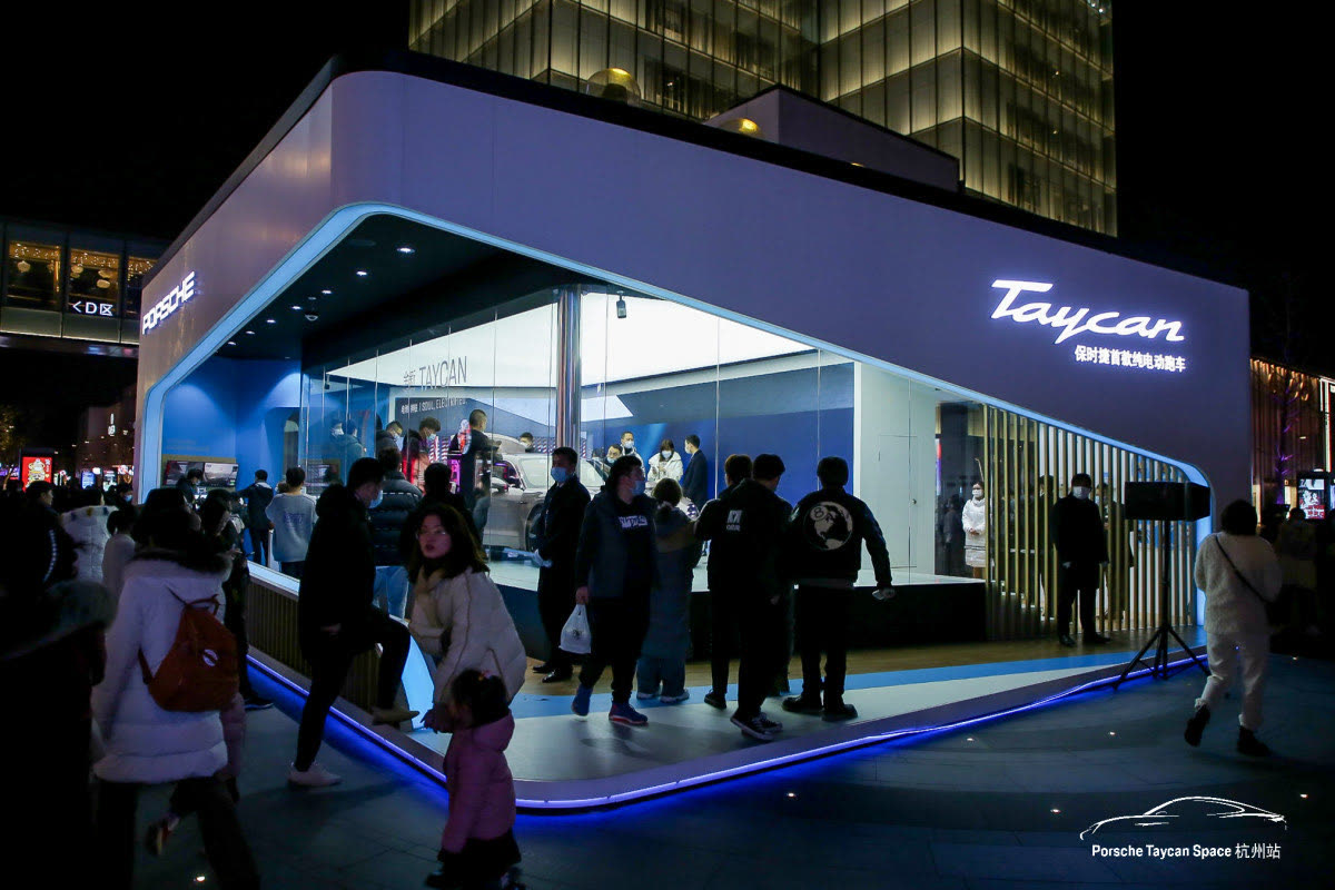 Porsche Taycan Space