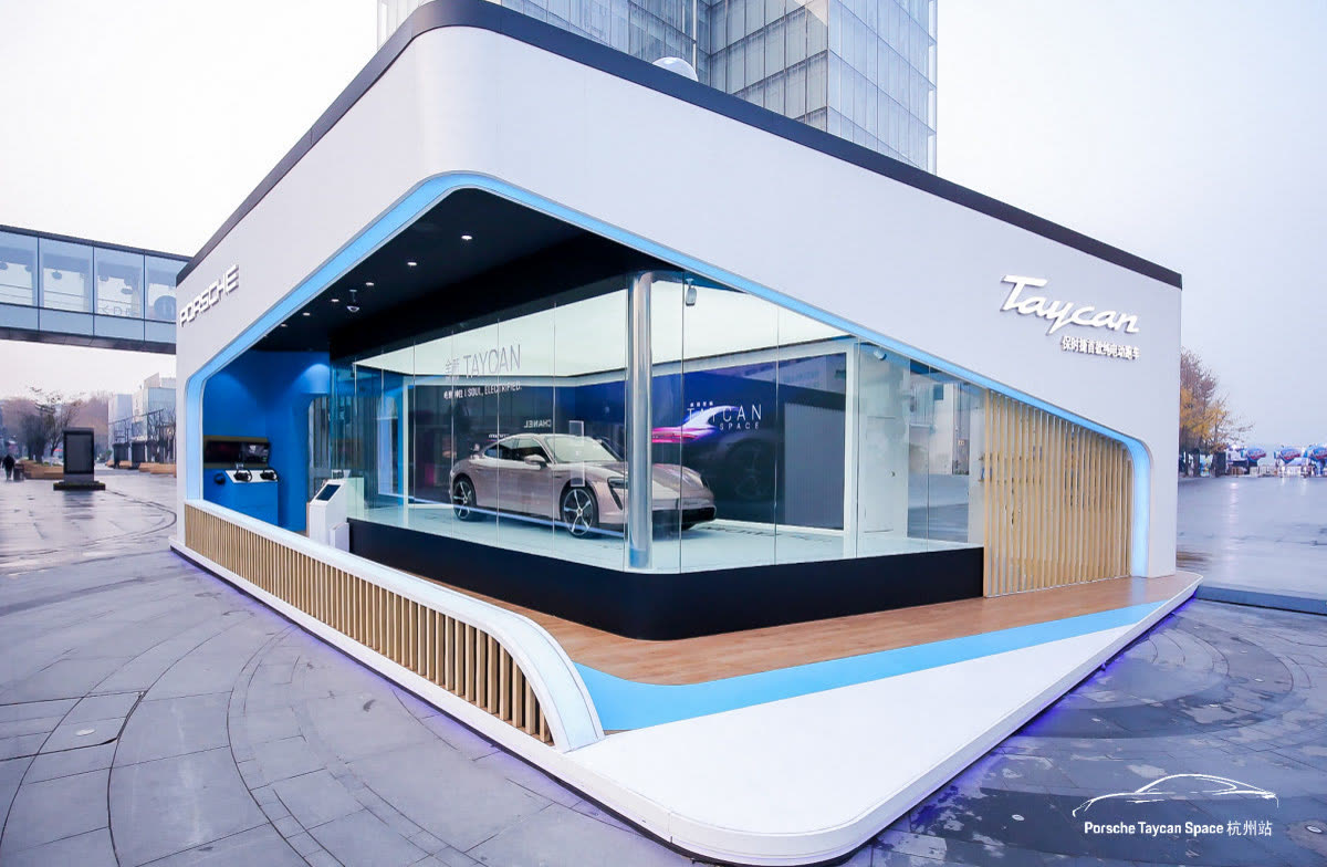 Porsche Taycan Space
