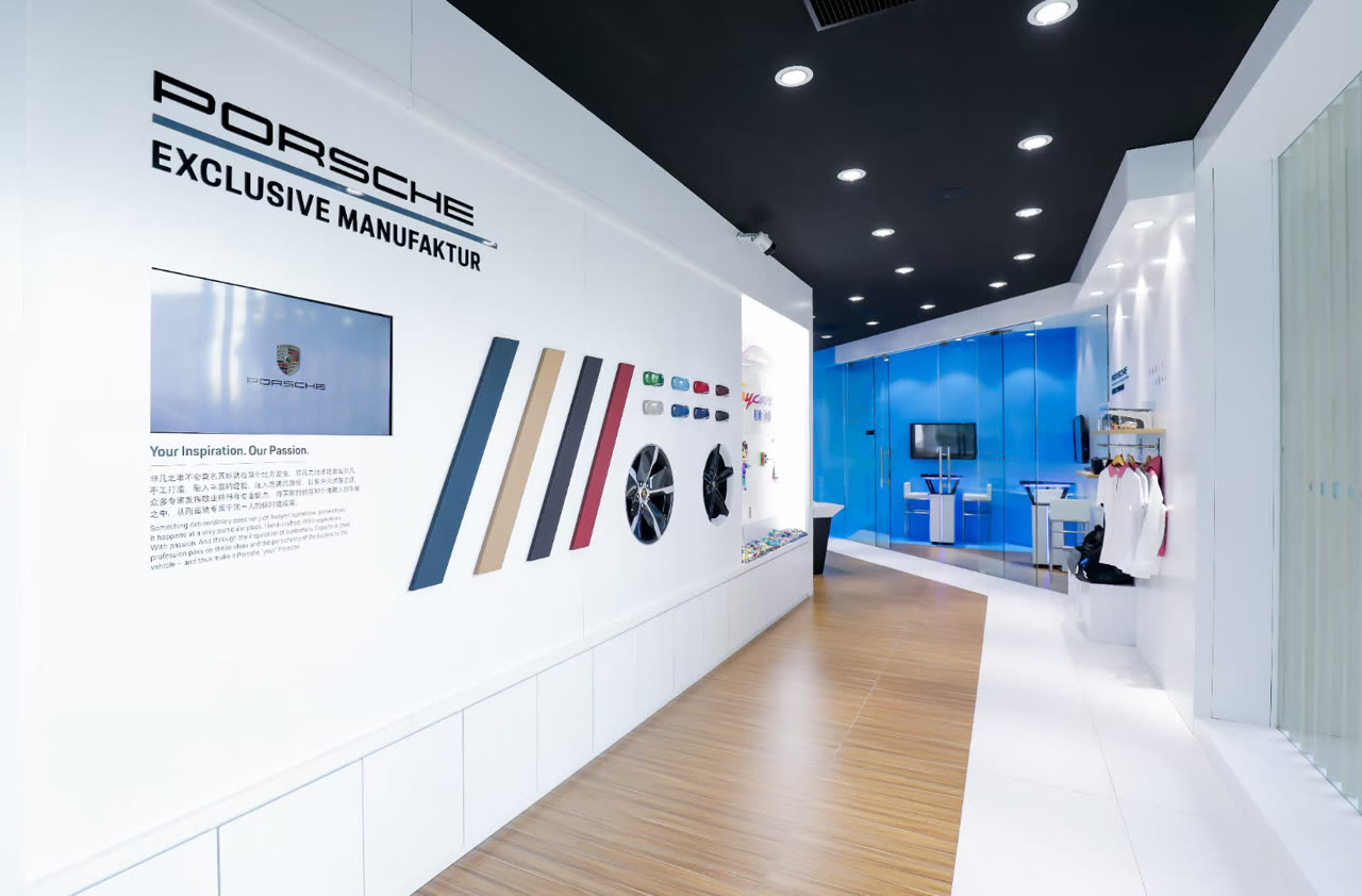 Porsche Taycan Space