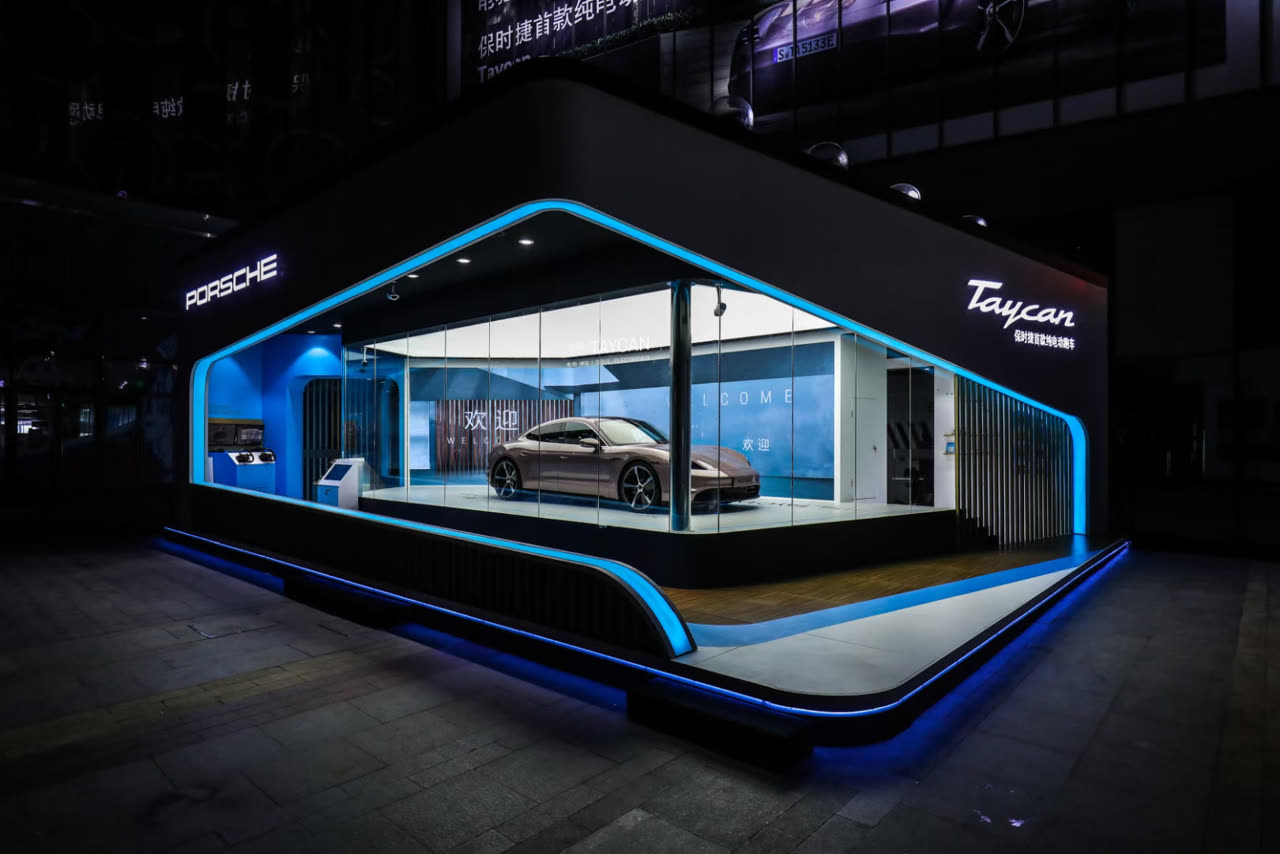 Porsche Taycan Space
